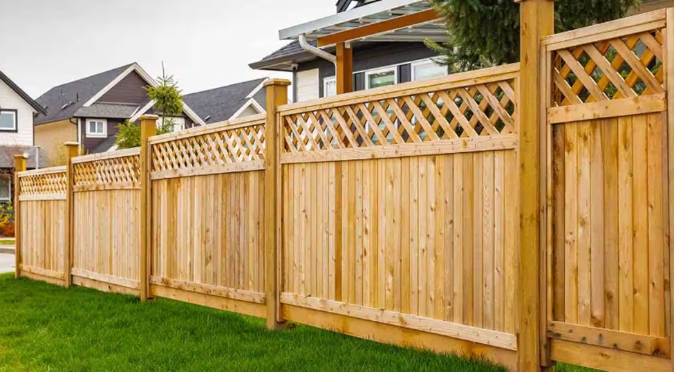 Expert Advice: How to Select the Right Toronto Fence Company