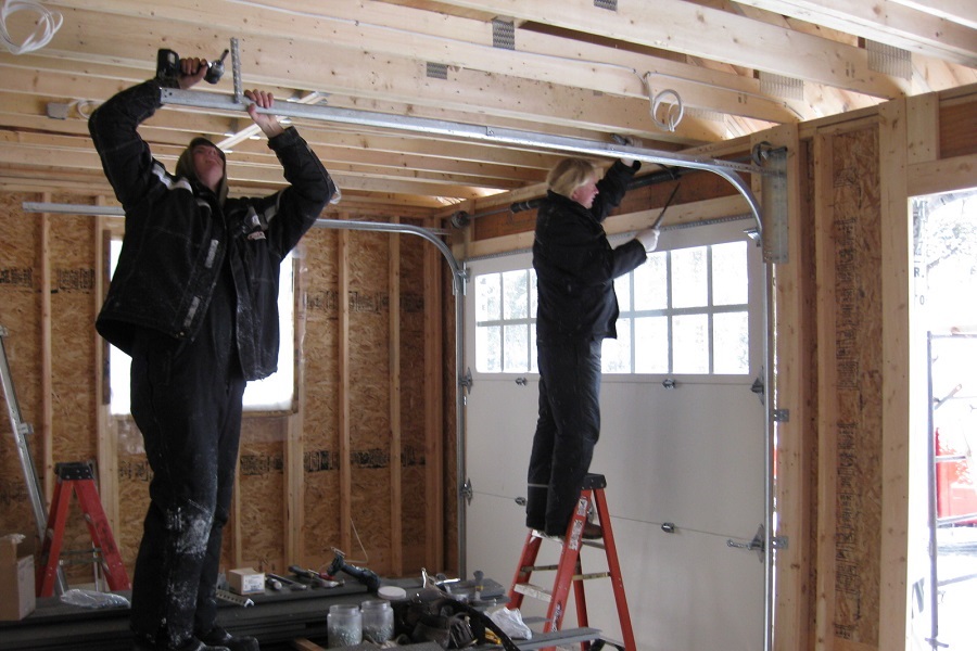 Smart Garage Doors That Offer Unmatched Convenience and Security Features